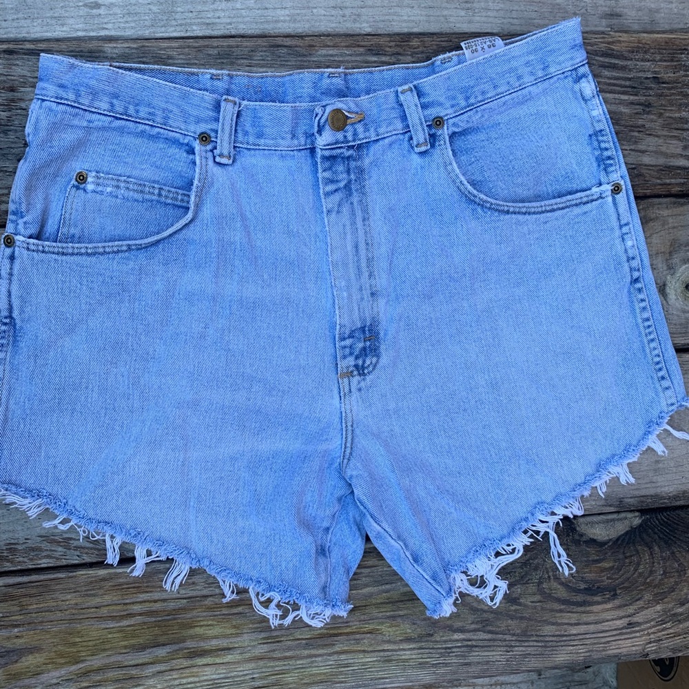 HIGH WAISTED WRANGLER CUT OFF SHORTS